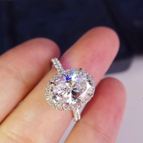 Gorgeous 5.8 Carat Cocktail Ring - Picture 3 of 5